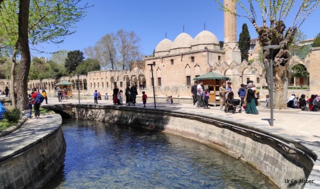 Ramazan ayında Balıklıgöl ziyaretçi akınına uğruyor