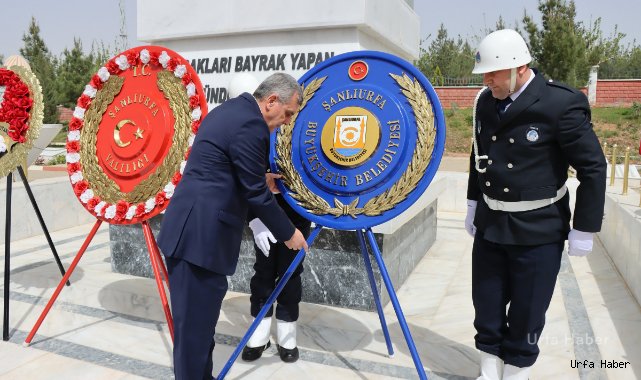 Şanlıurfa’da şehitler anıtına çelenk sunuldu