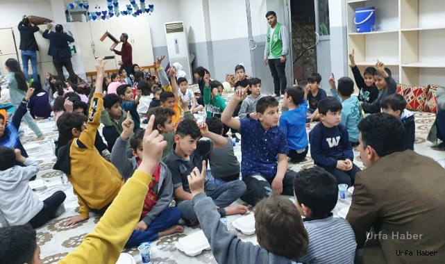 Şanlıurfa İHH Dünya Yetimler Gününde yetimleri sevindirdi