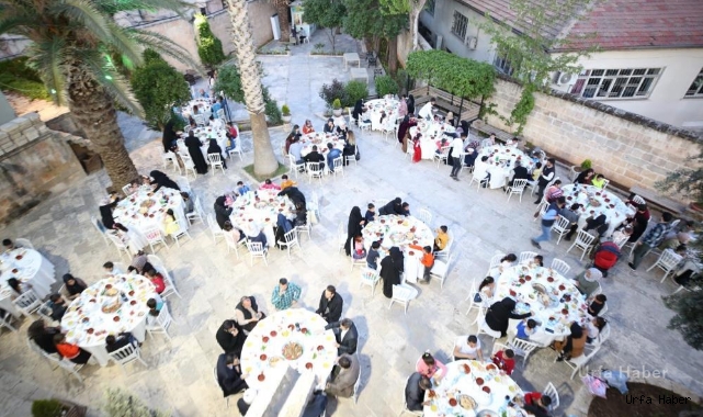 Yetim ve öksüz çocuklar iftarda buluştu
