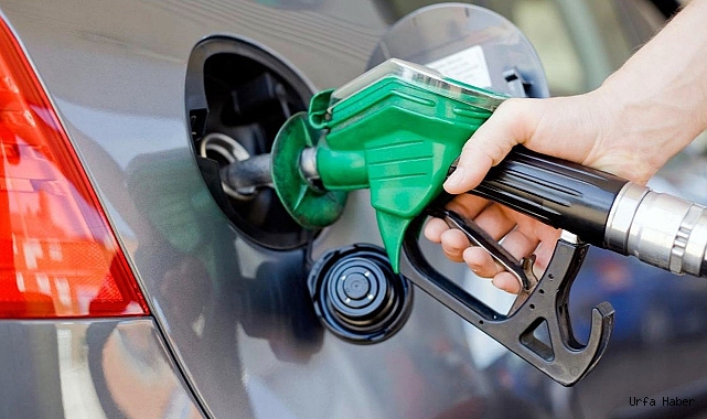 Benzine 1 lira 4 kuruş zam geldi!