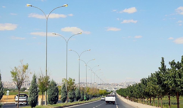 Dicle Elektrik: “Sokak lambaları, denetim sebebiyle gündüz yanıyor”