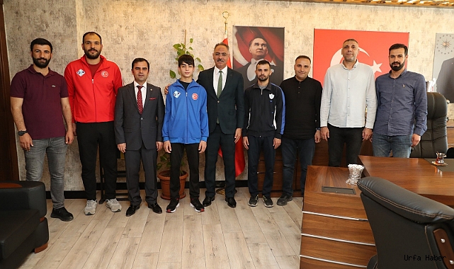 Şampiyon güreşçi ödüllendirildi