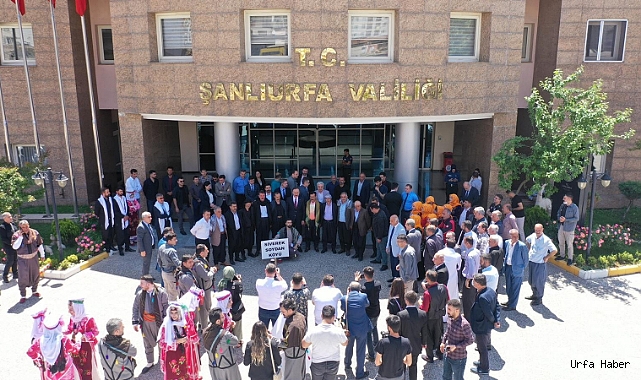 Şanlıurfa'da köyler arası halk oyunları yarışması renkli görüntülere sahne oldu
