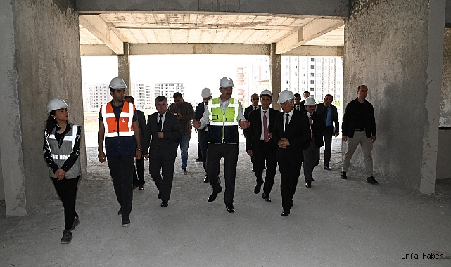Vali Ayhan, okul inşaatlarını inceledi