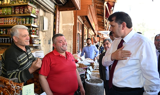 Vali Salih Ayhan esnafı ziyaret etti