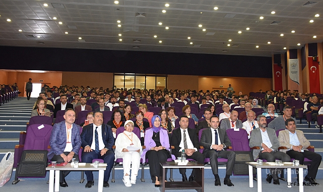 Şanlıurfa'da Yazar, şair ve ozanlar okulda kütüphane kurdu