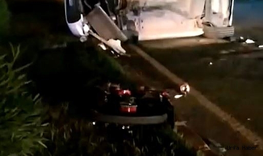 İşçi servisinin çarptığı motosiklet aracın altında kaldı: 1 ölü