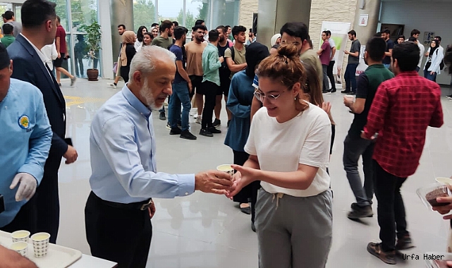 Rektör Çelik, ders çalışan öğrencileri ziyaret etti