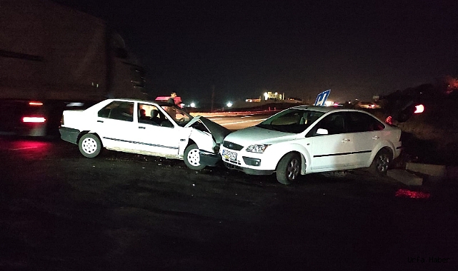 Şanlıurfa’da iki otomobil kafa kafaya çarpıştı: 5 yaralı