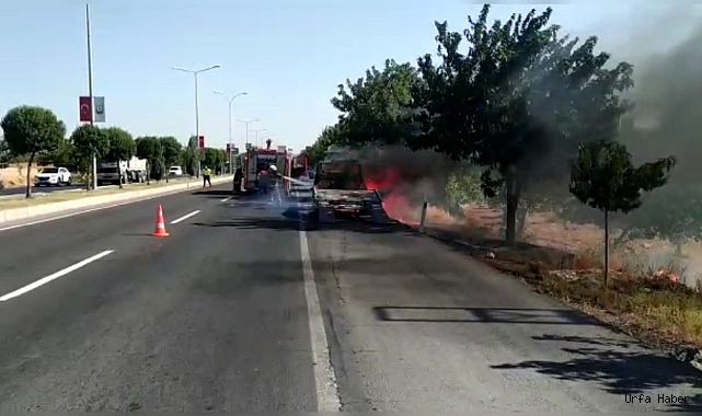 ŞANLIURFA'DA OTO KURTARMA ARACI ALEV ALEV YANDI