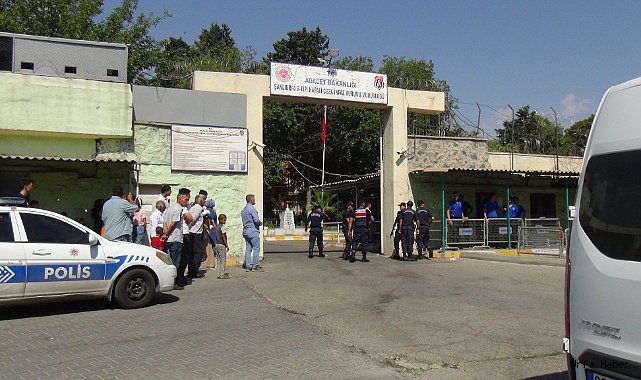 SON DAKİKA... ŞANLIURFA CEZAEVİ ÖNÜNDE SİLAHLI SALDIRI! 1 ÖLÜ