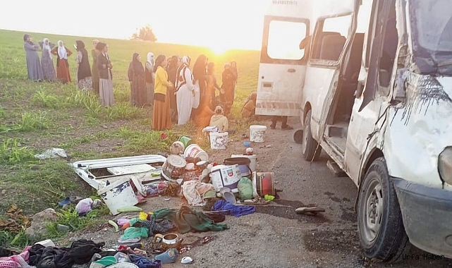 TARIM İŞÇİLERİNİ TAŞIYAN ARAÇ KAZA YAPTI: 2 ÖLÜ, 17 YARALI
