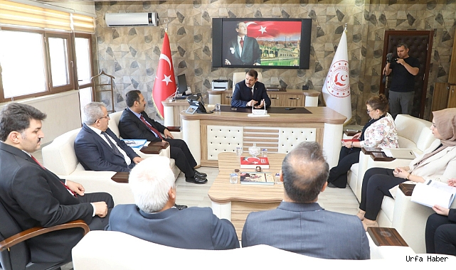 VALİ AYHAN, BAKIM MERKEZİNDE VATANDAŞLARI DİNLEDİ