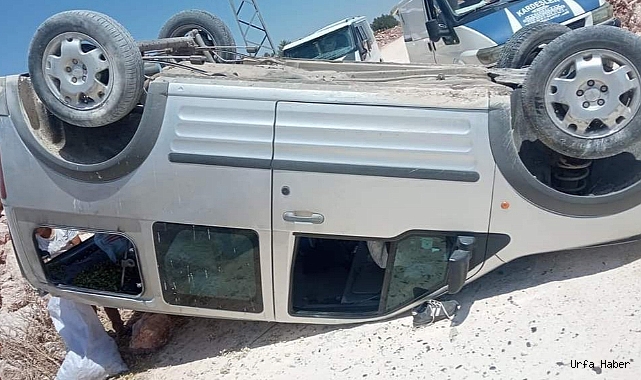 URFA'DA HAFİF TİCARİ ARAÇ DEVRİLDİ: 4 YARALI