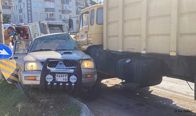 Çöp kamyonu, kamyonete çarptı: 4 ölü, 2 yaralı