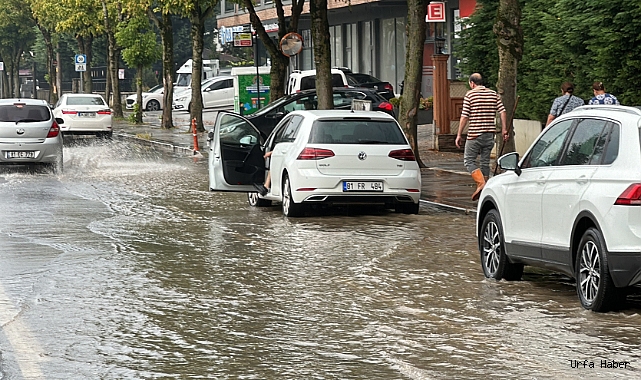 Düzce’de 5 dakikada sokaklar göle döndü