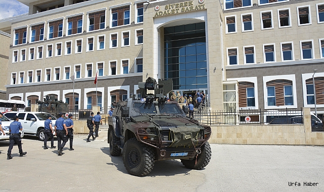 KOMŞUSUNU EL BOMBASIYLA TEHDİT EDEN KADININ EVİNDEN 2 EL BOMBASI ÇIKTI