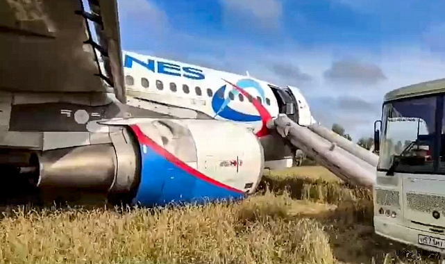 Rusya’da 167 kişiyi taşıyan yolcu uçağı tarlaya acil iniş yaptı