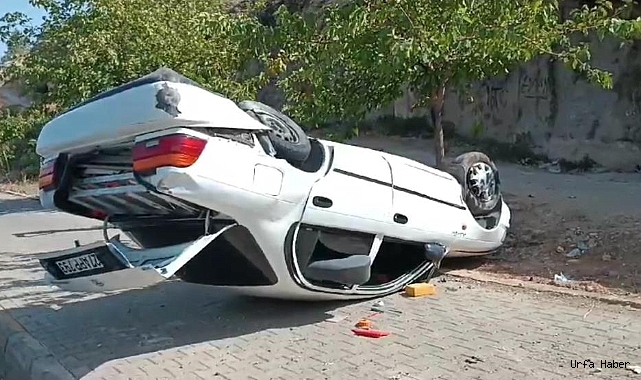ŞANLIURFADA OTOMOBİL DEVRİLDİ: 3 YARALI