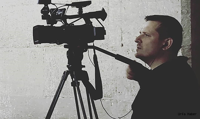 Taksicinin kapısını açması genç gazeteciyi hayattan kopardı
