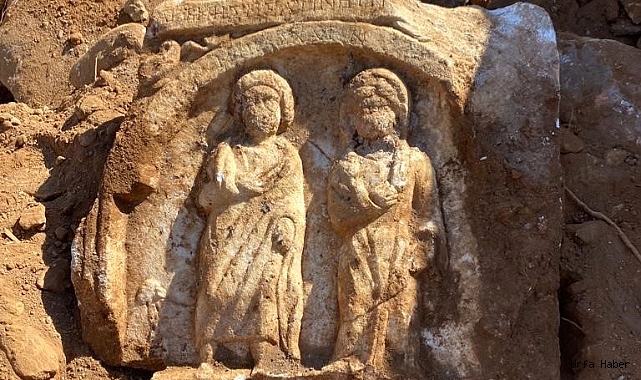 Temel kazısında tarihi mezar steli ve kalıntılar bulundu
