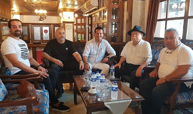 ÜNLÜ SANATÇI BELEDİYE BAŞKANLIĞI İÇİN KOLLARI SIVADI