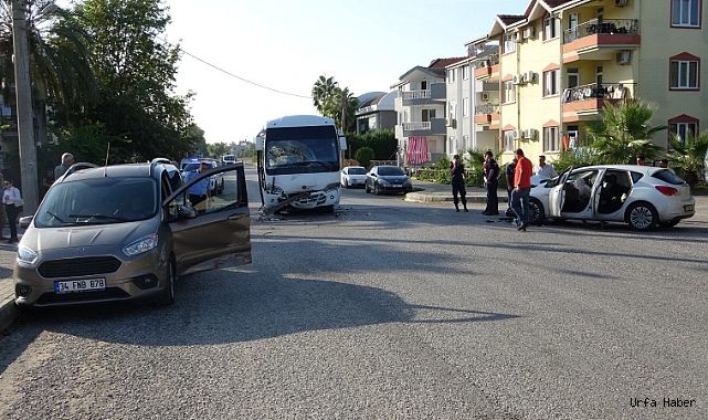 Antalya’da üç araçlı zincirleme kazada 3 kişi yaralandı