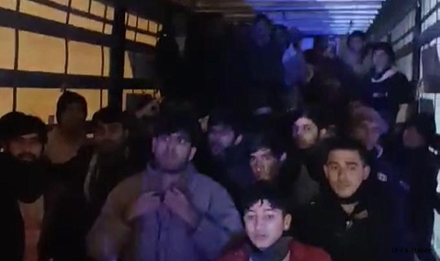 ALÜMİNYUM YÜKLÜ TIRDA 48 DÜZENSİZ GÖÇMEN YAKALANDI