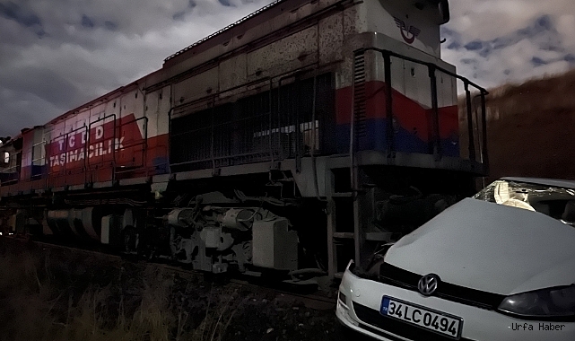 DİYARBAKIR’DA LOKOMOTİF OTOMOBİLE ÇARPTI: 2’Sİ AĞIR 5 YARALI