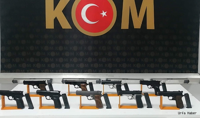 DURDURULAN ARAÇTAN 9 TABANCA ÇIKTI