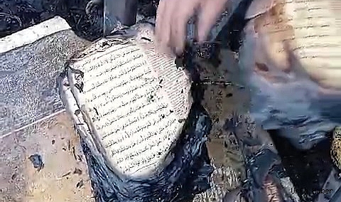 3 KONTEYNER KÜLE DÖNERKEN KUR'AN-I KERİM'İN SAYFALARI YANMADI
