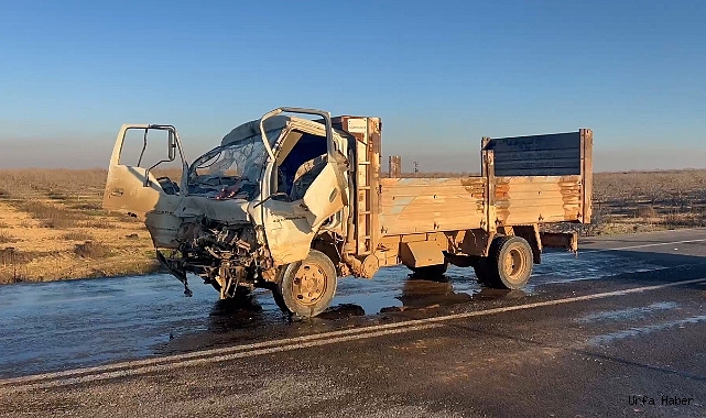 KAMYONET TIRA ARKADAN ÇARPTI: 2 YARALI