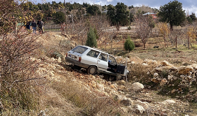 OTOMOBİL ŞARAMPOLE UÇTU: 2 YARALI