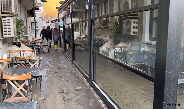 Ana isale hattı patladı, ortalık göle döndü