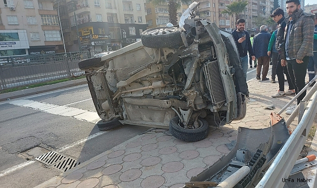ŞANLIURFA'DA OTOMOBİL DEVRİLDİ: 1 YARALI