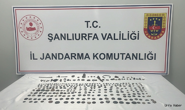 TARİHİ ESERLERİ SATMAYA ÇALIŞIRKEN YAKALANDI