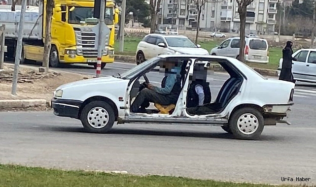 Kapısız, koltuksuz yolculuk kameraya yansıdı