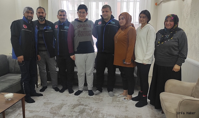 Kendisini kurtaran ekibi görünce gözyaşlarına hakim olamadı