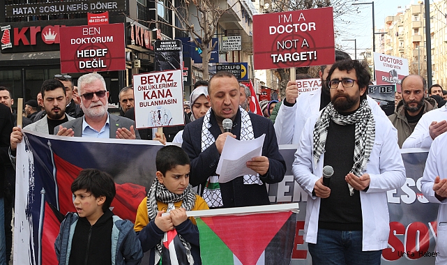 SAĞLIK ÇALIŞANLARI GAZZE İÇİN SESSİZ YÜRÜYÜŞ DÜZENLEDİ