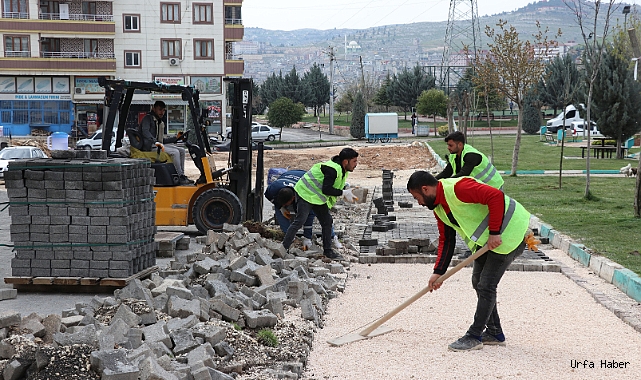 HALİLİYE'DE ÜSTYAPI HİZMETLERİ İLE YOLLAR YENİLENİYOR