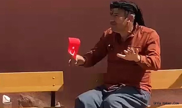 23 NİSAN’DA ŞARKININ RİTMİNE KENDİNİ KAPTIRAN VELİ, İLGİ ODAĞI OLDU