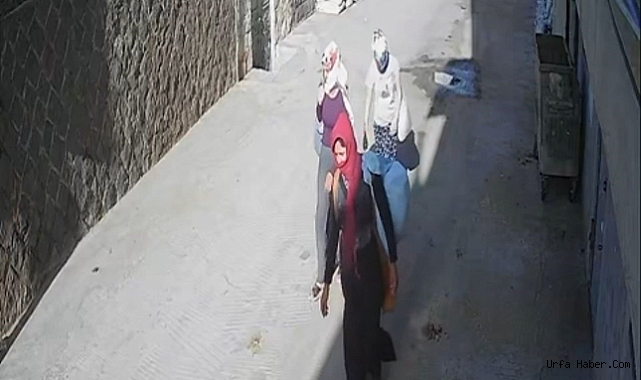 BOHÇACI KILIGINA GİREN 3 KADIN HIRSIZ YÜKLÜ MİKTARDA ZİNET EŞYALARI ÇALDI