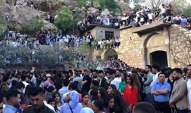 ÊZİDÎLER, ŞANLIURFA’DA İLK DEFA KİTLESEL OLARAK KIRMIZI ÇARŞAMBA’YI KUTLADI.