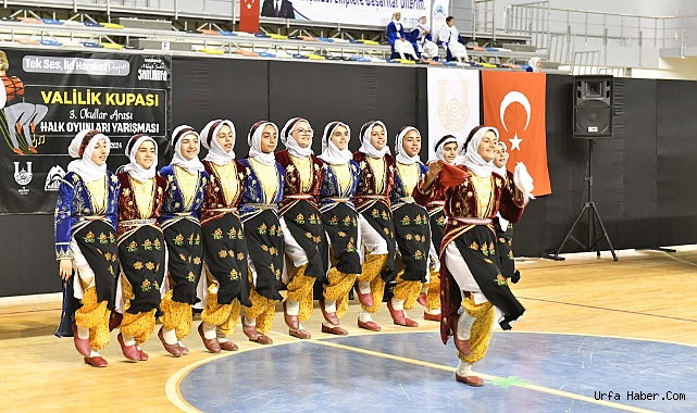 ŞANLIURFA'DA HALK OYUNLARI YARIŞMASI RENKLİ GÖRÜNTÜLERE SAHNE OLDU