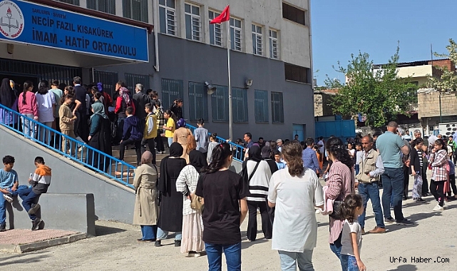 SİVEREK’TE BURSLULUK SINAVINA 8 BİN 274 ÖĞRENCİ KATILDI