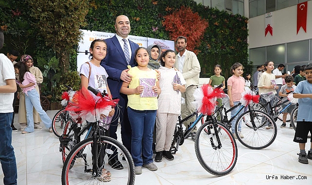 KARAKÖPRÜ'DE EN ÇOK KİTAP OKUYAN ÖĞRENCİLER BİSİKLETLE ÖDÜLLENDİRİLDİ