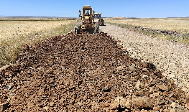 BÜYÜKŞEHİR’DEN SİVEREK KIRSALINDA STABİLİZE YOL ÇALIŞMASI