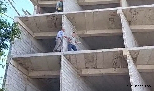 İNŞAAT BEKÇİSİ CANINA KIYMAK İSTEYEN ŞAHSI KURTARDI