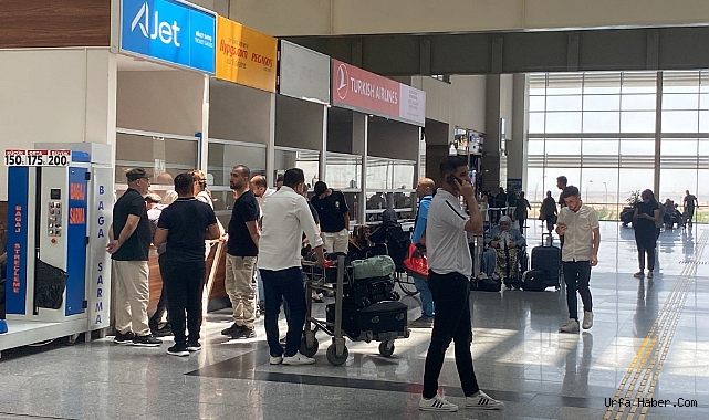 AJET, YOLCULARI SAATLERCE UÇAKTA BEKLETTİKTEN SONRA İNDİRDİ